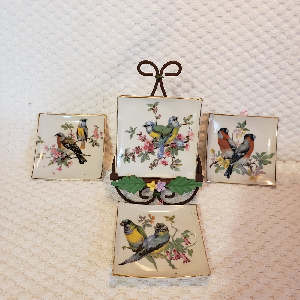 4 decorative plates